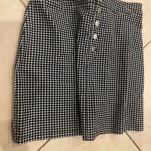 Forever 21 Black and White A-Line Pleated Skirt